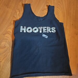 Hooters small tank top